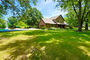 6834 Mercedes Ln, Demotte, IN 46310 - Photo 3