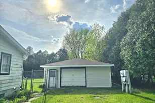 6862 NE Suburban Dr, Michigan City, IN 46360 - Photo 11