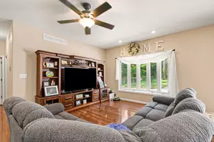 55220 Sundance Dr, New Carlisle, IN 46552 - Photo 7