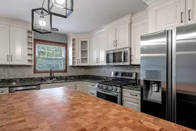203 Parkwood Drive, Valparaiso, IN 46383 - Photo 5