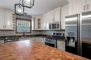 203 Parkwood Dr, Valparaiso, IN 46383 - Photo 5