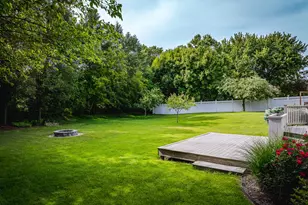 203 Parkwood Dr, Valparaiso, IN 46383 - Photo 35