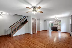 203 Parkwood Dr, Valparaiso, IN 46383 - Photo 3