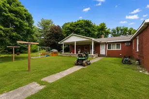 211 S Madison St, Medaryville, IN 47957 - Photo 3