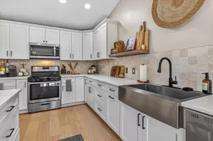 9806 Parkway Dr, Highland, IN 46322 - Photo 9