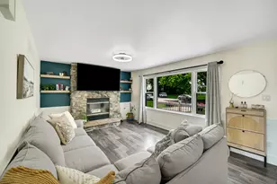 9 Hickory Dr, Hobart, IN 46342 - Photo 3