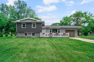 9 Hickory Dr, Hobart, IN 46342 - Photo 1