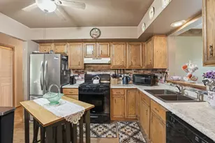 4066 Kingsway Dr, Crown Point, IN 46307 - Photo 9