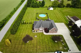 923 Tiller Dr, Valparaiso, IN 46385 - Photo 3