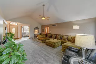 923 Tiller Dr, Valparaiso, IN 46385 - Photo 5