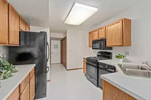 633 W 94th Ct, Crown Point, IN 46307 - Photo 9