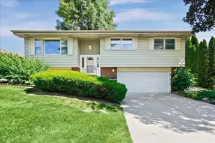 539 Willow Ln, Dyer, IN 46311 - Photo 1