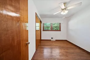 622 S Ash St, Hobart, IN 46342 - Photo 15