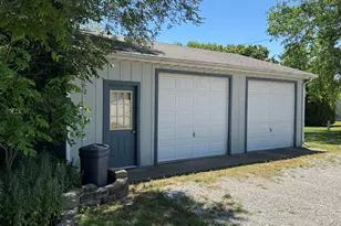 804 Azalea St SE, Demotte, IN 46310 - Photo 5