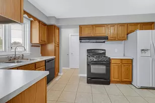 250 Sycamore Ln, Munster, IN 46321 - Photo 9