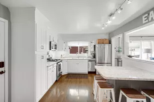 9515 Crestwood Ave, Munster, IN 46321 - Photo 9
