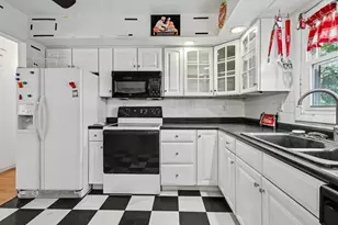 5606 W 300 N, La Porte, IN 46350 - Photo 9