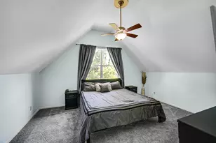 808 Lillian St, Hobart, IN 46342 - Photo 9