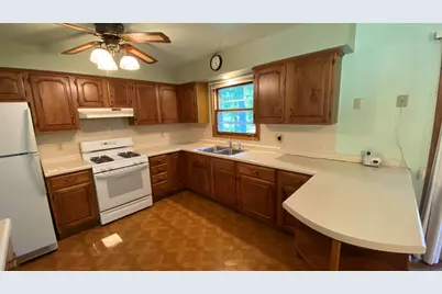 2252 Four Seasons Pkwy, Crown Point, IN 46307 - Photo 5