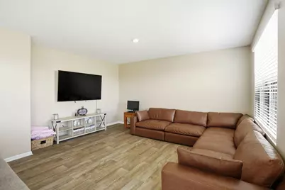 185 Aviana Avenue, Hobart, IN 46342 - Photo 9