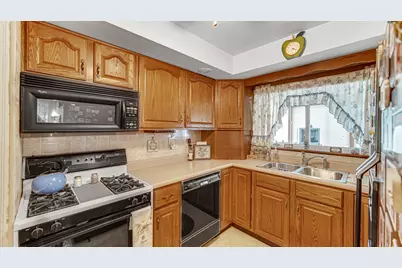 5567 N 350 E, Rolling Prairie, IN 46371 - Photo 9