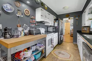 8306 Crestwood Ave, Munster, IN 46321 - Photo 9