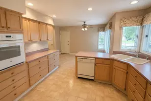 3519 Bob White Cir, Valparaiso, IN 46383 - Photo 7