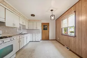 981 W 69th Pl, Merrillville, IN 46410 - Photo 7