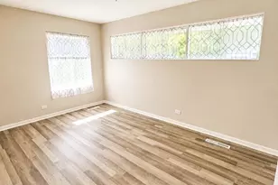6747 Birch Pl, Gary, IN 46403 - Photo 5