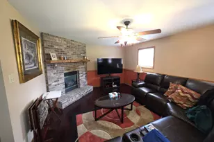 8389 Buchanan St, Merrillville, IN 46410 - Photo 31