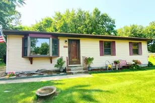 704 S 22nd St, Chesterton, IN 46304 - Photo 1
