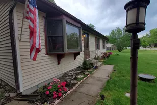 704 S 22nd St, Chesterton, IN 46304 - Photo 1