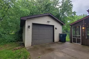 704 S 22nd St, Chesterton, IN 46304 - Photo 25