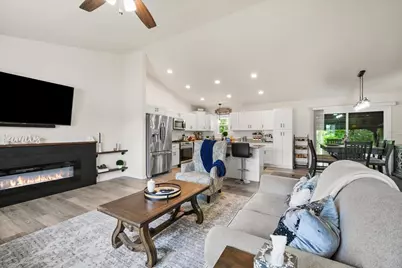 685 Friars Green, Valparaiso, IN 46385 - Photo 5