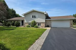 9134 Schafer Dr, Saint John, IN 46373 - Photo 3