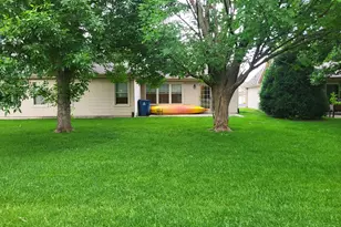 10016 Wildwood Ln, Highland, IN 46322 - Photo 3