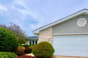 10622 Manor Dr, Saint John, IN 46373 - Photo 3