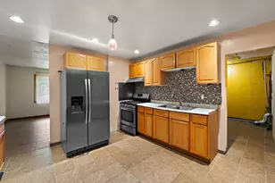 1021 Hamilton Pl, Gary, IN 46403 - Photo 5