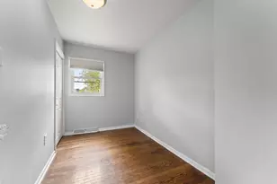228 Oak St, Crown Point, IN 46307 - Photo 9