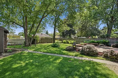613 E Ash Place, Griffith, IN 46319 - Photo 13