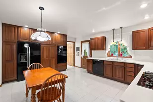 130 Woodland Hickory Ct, Valparaiso, IN 46385 - Photo 11