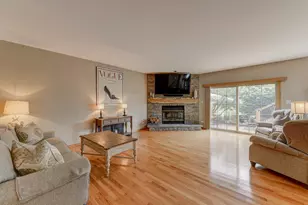 817 Robin Ct, Dyer, IN 46311 - Photo 9