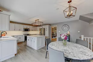 817 Robin Ct, Dyer, IN 46311 - Photo 7