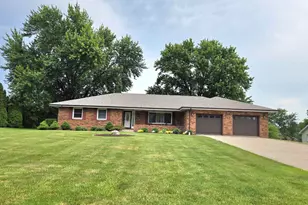 142 Curtis Dr, Valparaiso, IN 46383 - Photo 1