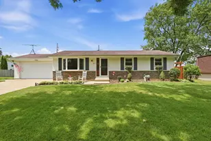 1015 Pettibone St, Crown Point, IN 46307 - Photo 1