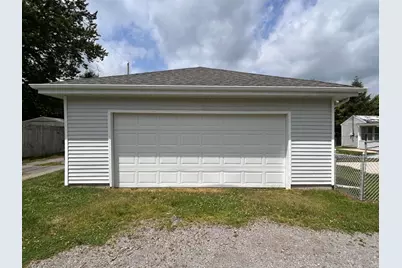 1001 W 38th Place, Hobart, IN 46342 - Photo 3