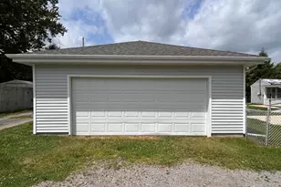 1001 W 38th Pl, Hobart, IN 46342 - Photo 3