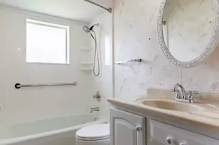 9205 Idlewild Dr, Highland, IN 46322 - Photo 9