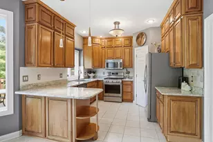 10629 Erie Dr, Crown Point, IN 46307 - Photo 17