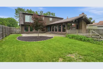 9300 Chestnut Lane, Munster, IN 46321 - Photo 3